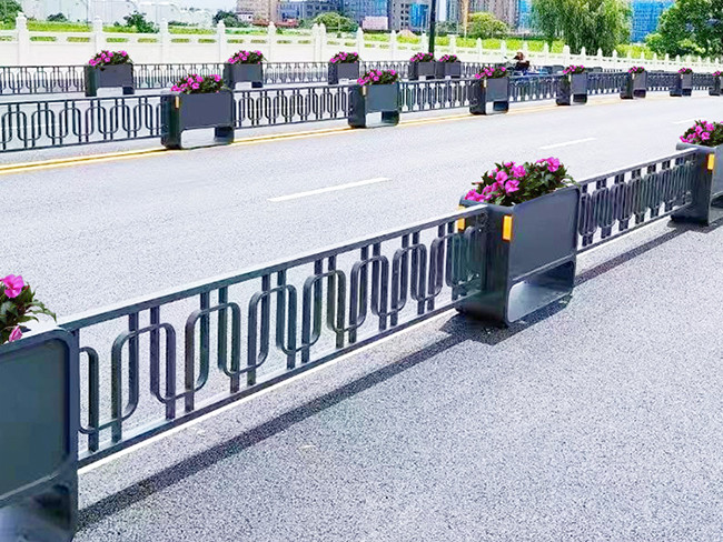 成都市政道路护栏花箱