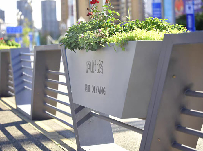 遂宁商铺外摆隔断花箱采购：8 个关键要点，工厂揭秘门道