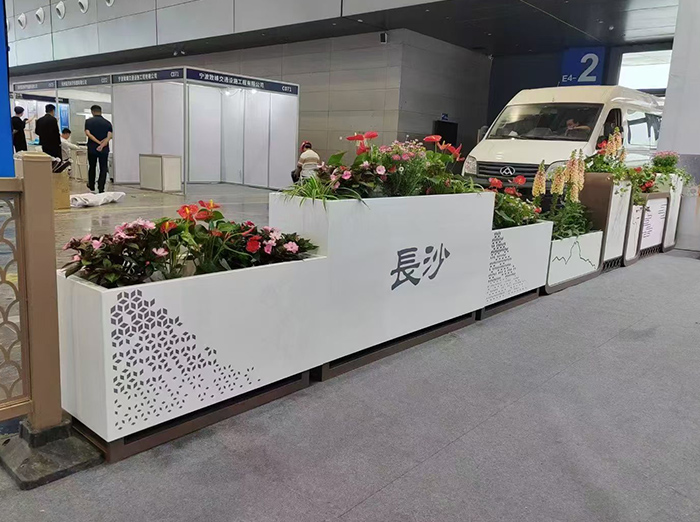凉山道路景观花箱厂家联系方式