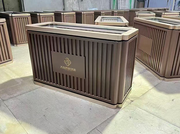 成都围栏隔断金属花箱工厂
