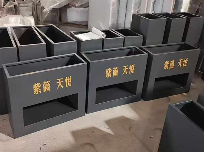 成都围栏隔断金属花箱厂家直销