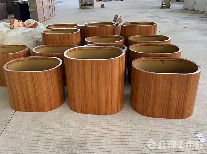 阿坝道路护栏隔离花箱选购指南